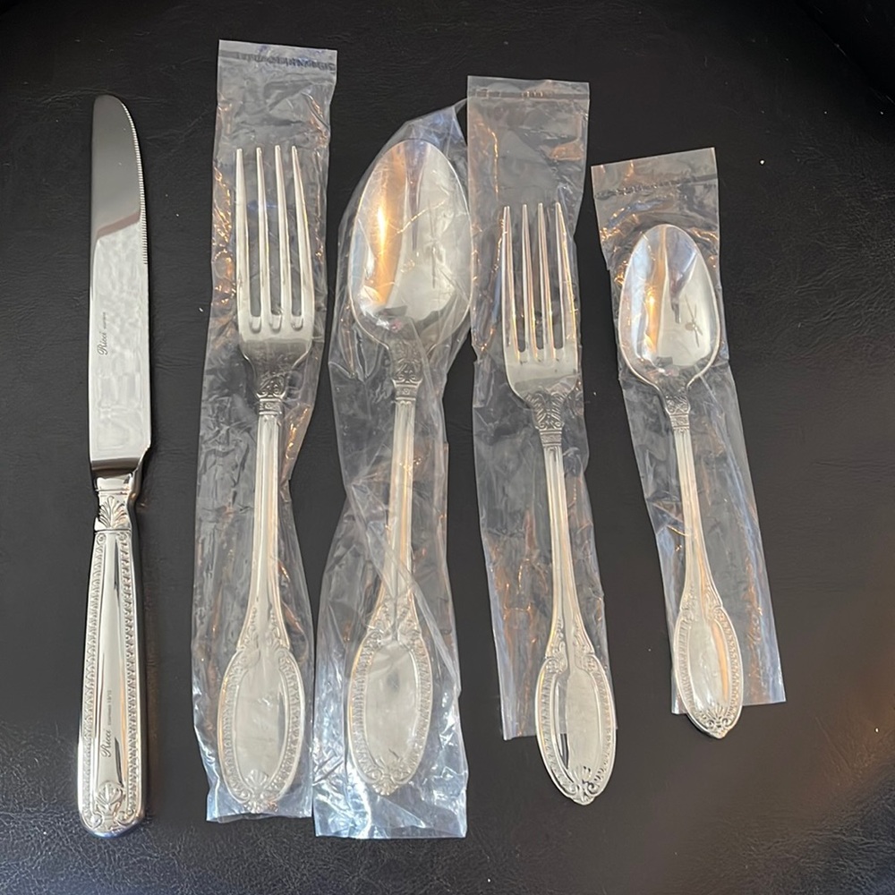 New Ricci Imperia 5 pc placesetting Stainless Steel